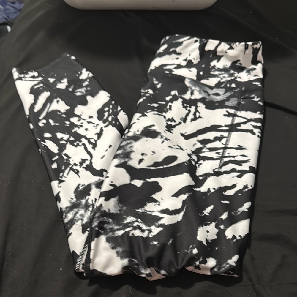 Abstract Black and White Leggings